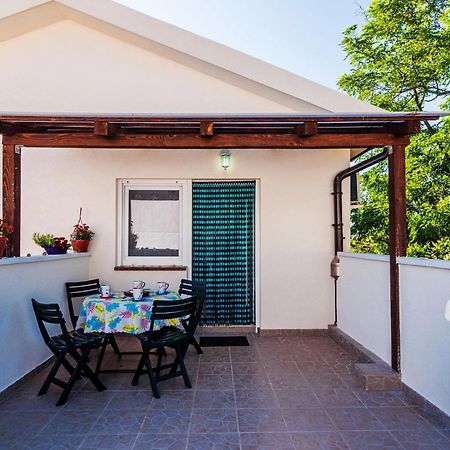 Nice Apartment In Vinjerac With Kitchen 外观 照片