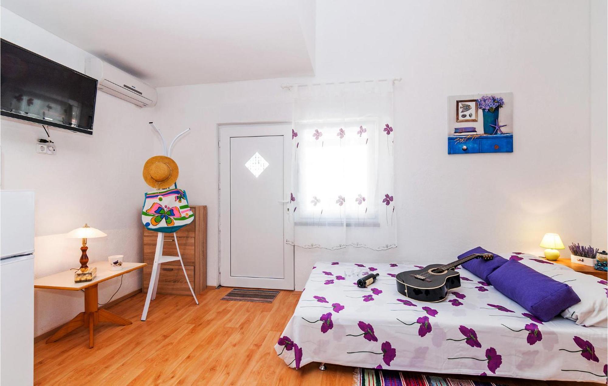 Nice Apartment In Vinjerac With Kitchen 外观 照片