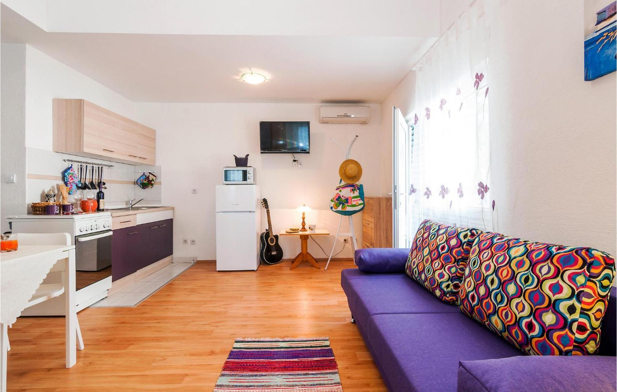 Nice Apartment In Vinjerac With Kitchen 外观 照片