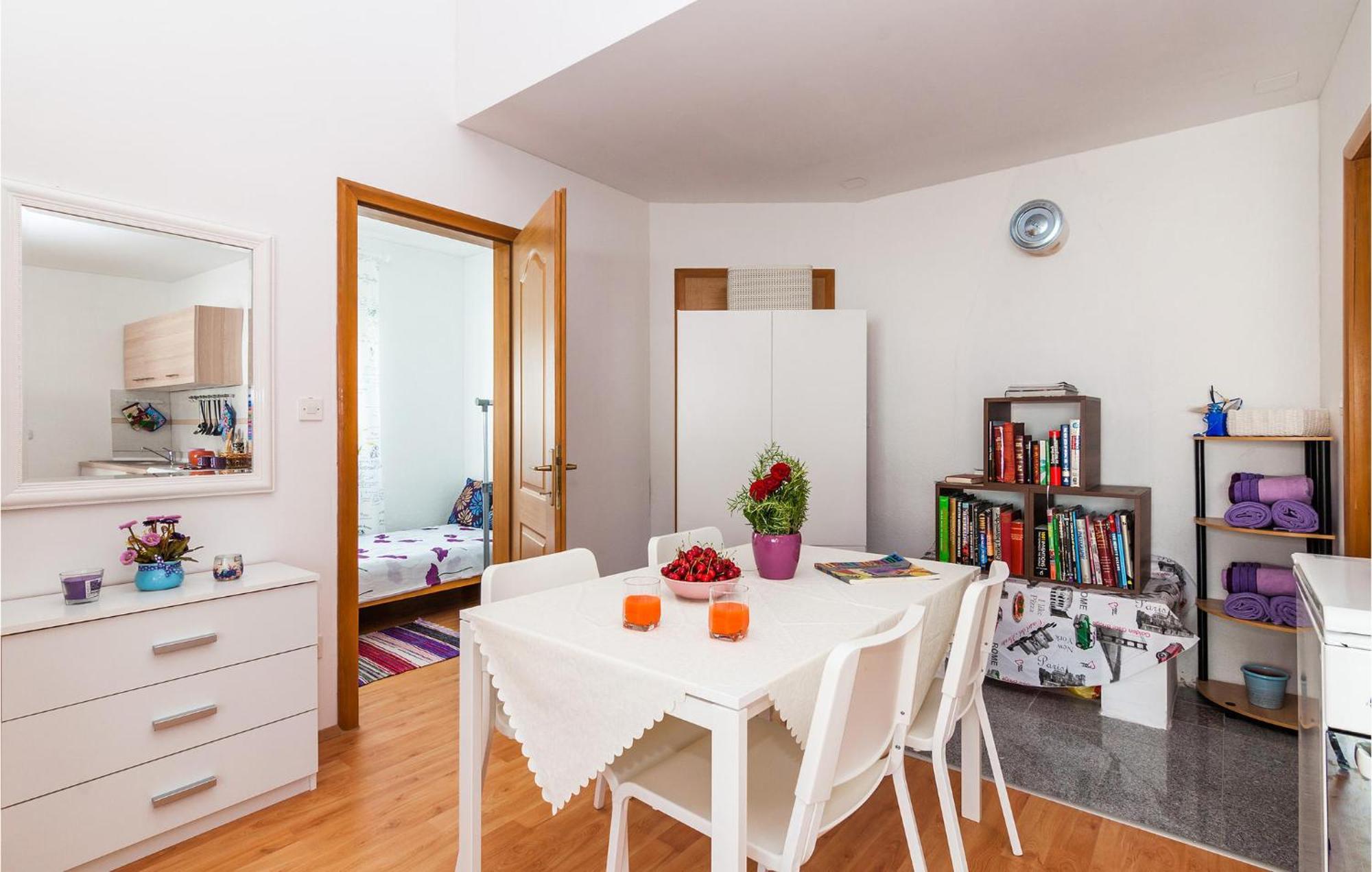 Nice Apartment In Vinjerac With Kitchen 外观 照片