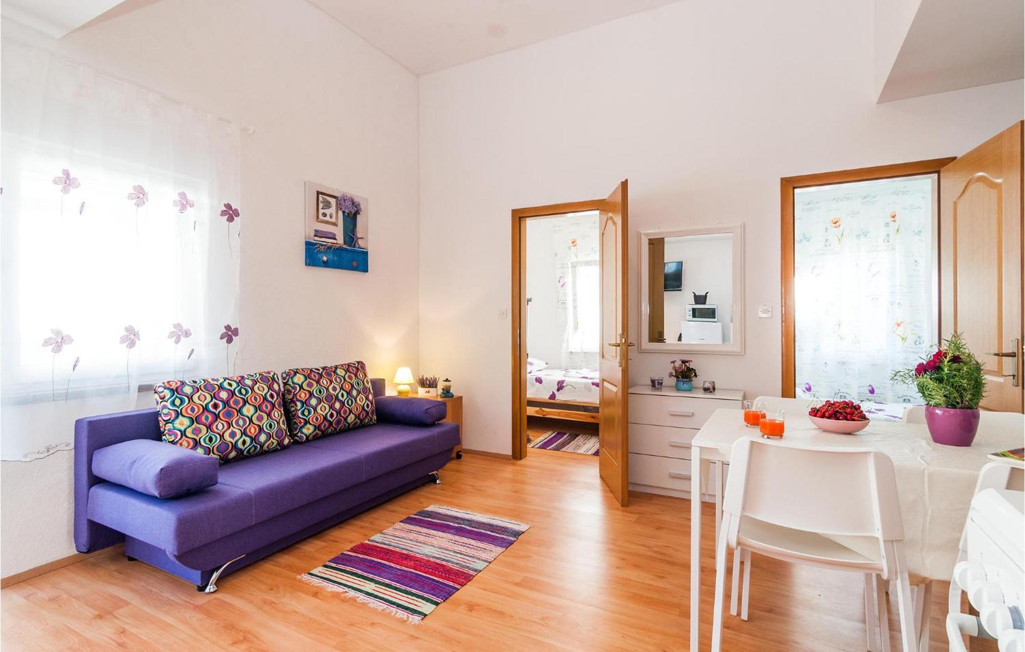 Nice Apartment In Vinjerac With Kitchen 外观 照片