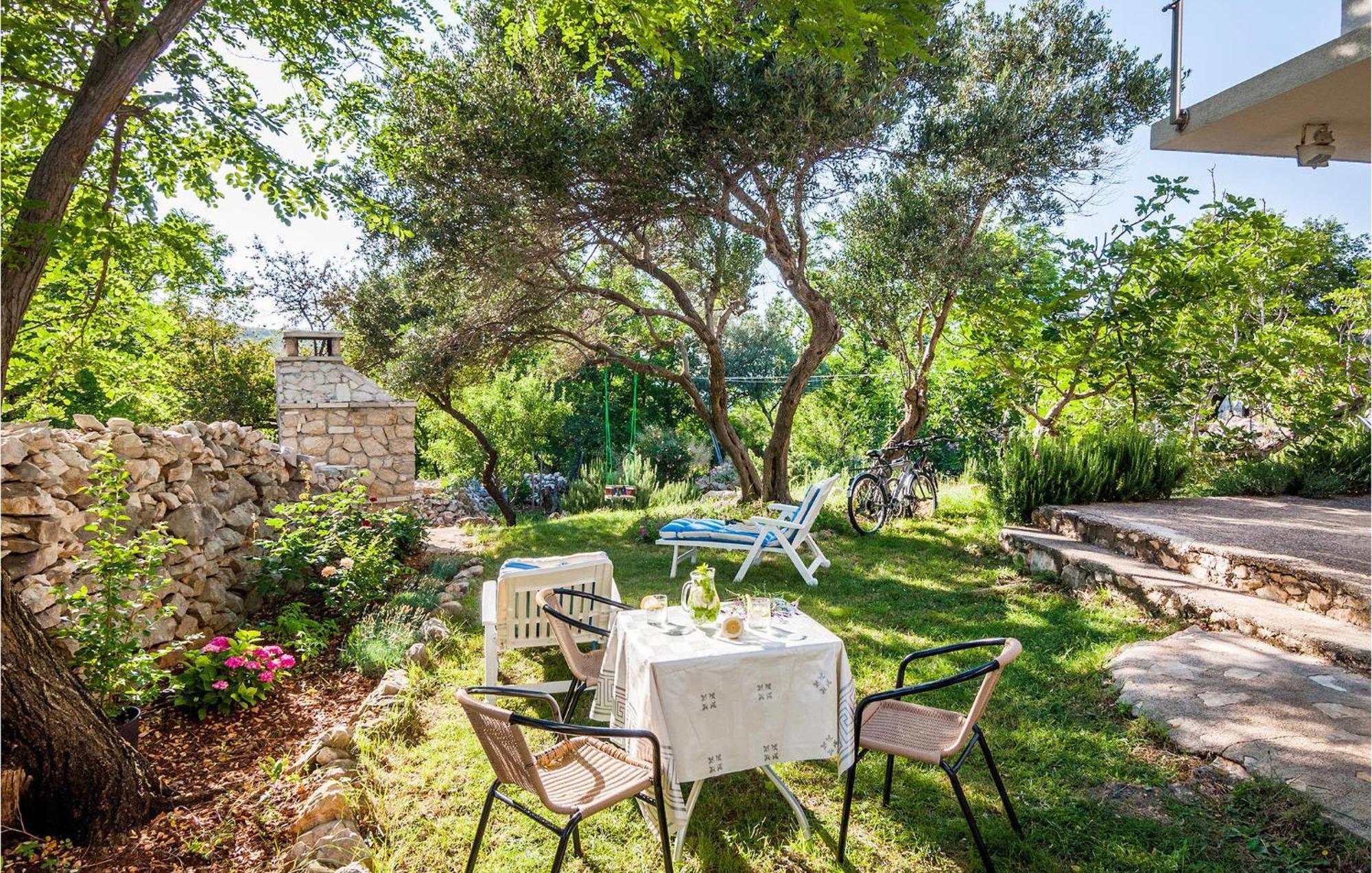 Nice Apartment In Vinjerac With Kitchen 外观 照片